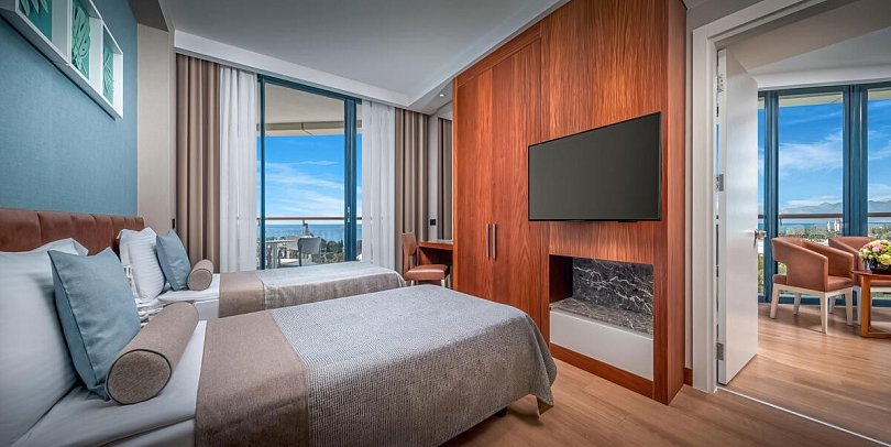 Baia Lara - Wohnbeispiel Familienzimmer Meerblick (Zimmercodierung FBM)