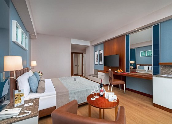 Baia Lara - Wohnbeispiel Familienzimmer Deluxe Meerblick (Zimmercodierung FDM)
