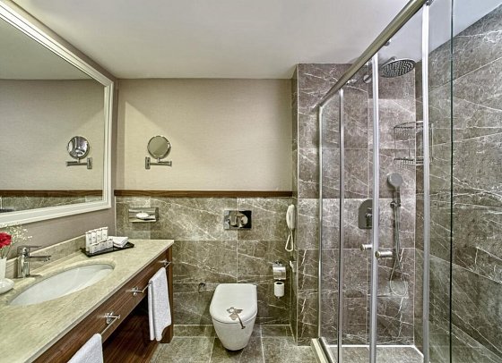 Aska Lara Resort & Spa - Beispiel Bad Doppelzimmer (Zimmercodierungen DEL, DBL, DCL, DBP & DBM)