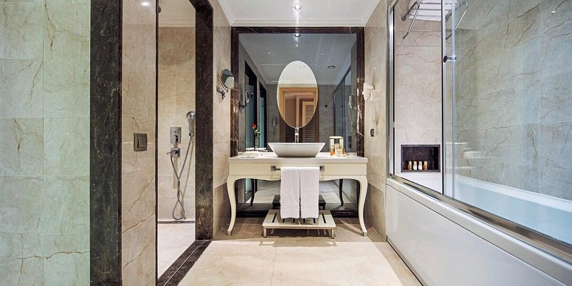 Bellis Deluxe Hotel - Beispiel Bad Jasmin Poolblick Zimmer (Zimmercodierung U2P)