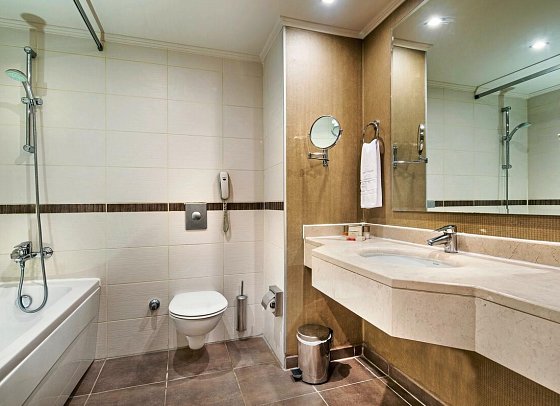 Bellis Deluxe Hotel - Beispiel Bad Juniorsuite (Zimmercodierung J1N)