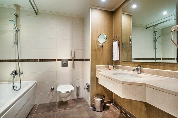 Bellis Deluxe Hotel - Beispiel Bad Juniorsuite (Zimmercodierung J1N)