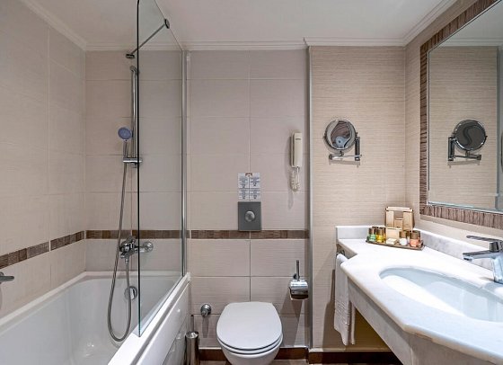 Bellis Deluxe Hotel - Beispiel Bad Doppelzimmer (Zimmercodierungen DBG, DCG, DBN, DCN, DBM & DCM)