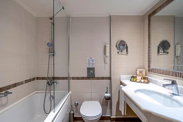 Bellis Deluxe Hotel - Beispiel Bad Doppelzimmer (Zimmercodierungen DBG, DCG, DBN, DCN, DBM & DCM)