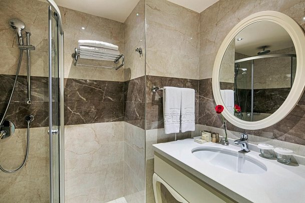 Bellis Deluxe Hotel - Beispiel Bad DZ Camelia Garten (Zimmercodierung D2G)