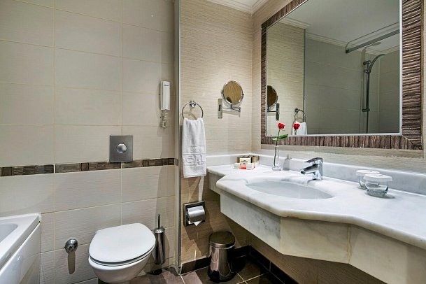 Bellis Deluxe Hotel - Beispiel Bad Familienzimmer (Zimmercodierungen FB2 & F2N)