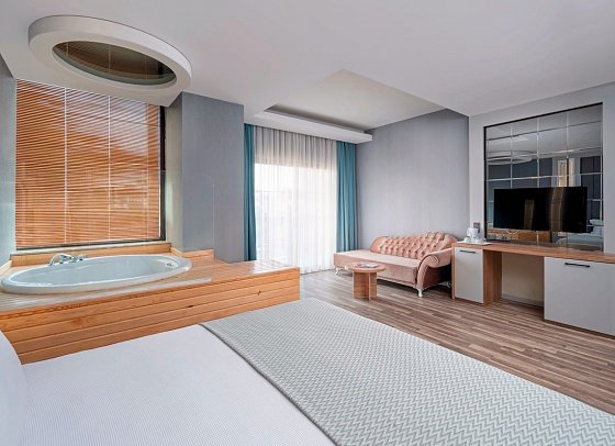 Siam Elegance Hotels & Spa - Wohnbeispiel Junior Suite mit Jacuzzi
