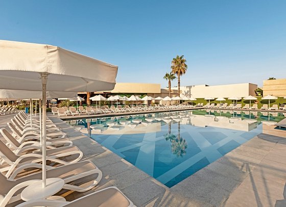 Kirman Belazur Resort & Spa