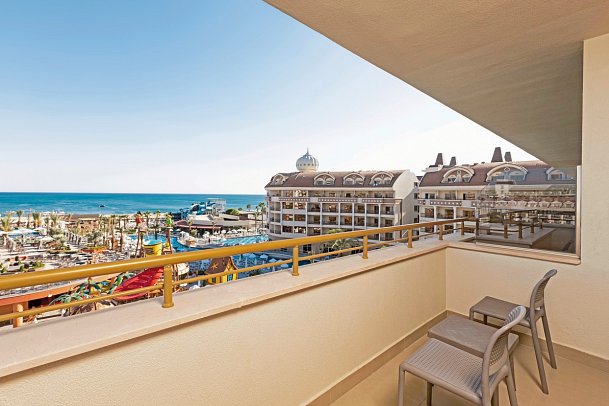 Kirman Belazur Resort & Spa - Wohnbeispiel Doppelzimmer Meerblick (Zimmercodierungen DBM & DCM)