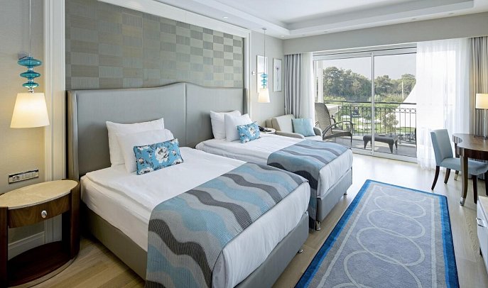 Titanic Deluxe Golf Belek - Wohnbeispiel Familienzimmer Poolblick (Zimmercodierung FBP)