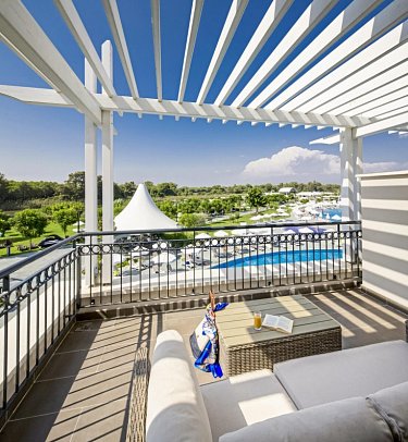 Titanic Deluxe Golf Belek - Beispiel Balkon Familienzimmer Poolblick (Zimmercodierung FBP)