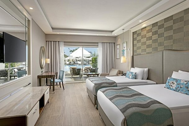 Titanic Deluxe Golf Belek - Wohnbeispiel Familienzimmer Swim-Up (Zimmercodierung FBQ)