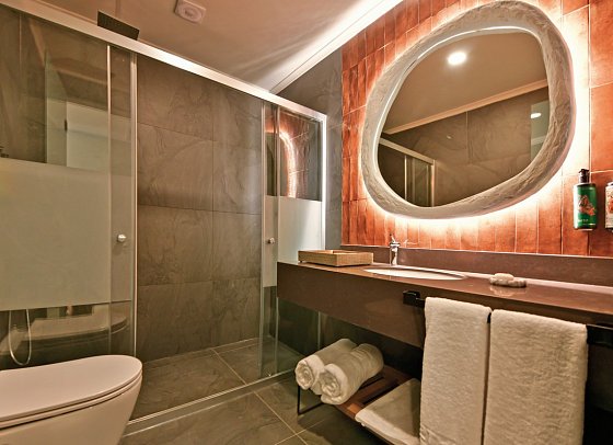 Ethno Belek - Beispiel Bad Corner Familiensuite (Zimmercodierung WI2)