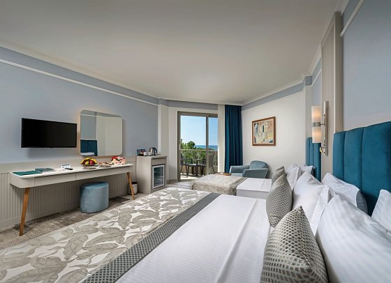 Pine Beach Belek - Wohnbeispiel Doppelzimmer Hauptgebäude seitlicher Meerblick