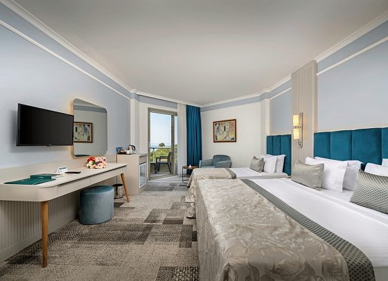Pine Beach Belek - Wohnbeispiel Doppelzimmer Hauptgebäude seitlicher Meerblick