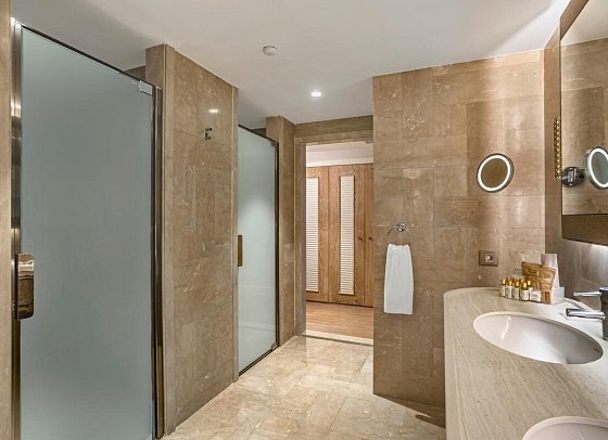 Ela Excellence Resort - Beispiel Bad Family Corner (Zimmercodierung FB1)