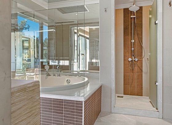 Ela Excellence Resort - Beispiel Bad Suite Deluxe (Zimmercodierung WD1)