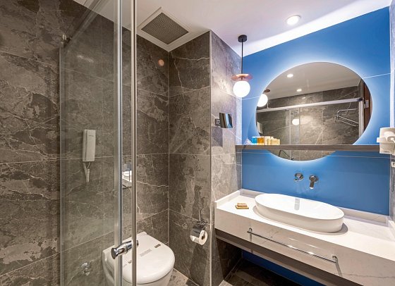 Oleander Beach Resort - Wohnbeispiel Bad Doppelzimmer (Zimmercodierungen DBL, DCL & DBM)