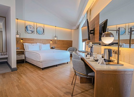 Miramare Beach - Wohnbeispiel Deluxe Terrasse mit Jacuzzi (Zimmercodierung DD1)