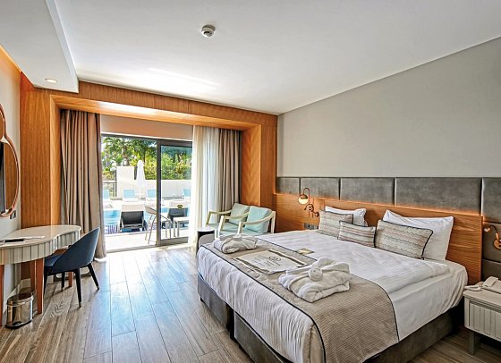 Diamond De Luxe Hotel & Spa - Wohnbeispiel Doppelzimmer Swim up (Zimmercodierung DBQ)