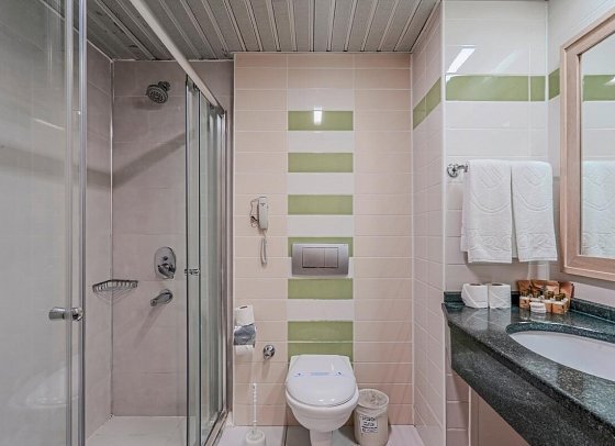 Süral Resort - Beispiel Bad Doppelzimmer (Zimmercodierungen DEL, DCL, DBN & DCN)