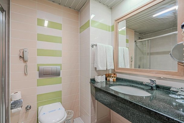 Süral Resort - Beispiel Bad Familienzimmer (Zimmercodierungen FBN & F2N)