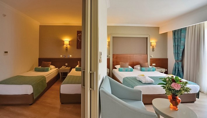 Side Crown Palace - Wohnbeispiel Familienzimmer Landblick (Zimmercodierung FBL)