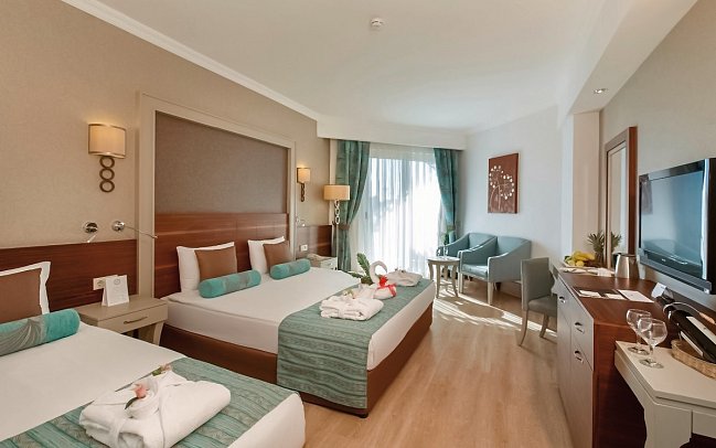 Side Crown Palace - Wohnbeispiel Doppelzimmer Poolblick (Zimmercodierungen DBP & DCP)