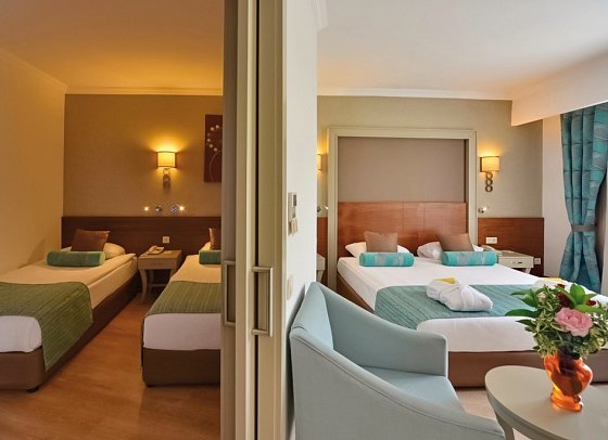 Side Crown Palace - Wohnbeispiel Familienzimmer Landblick (Zimmercodierung FBL)