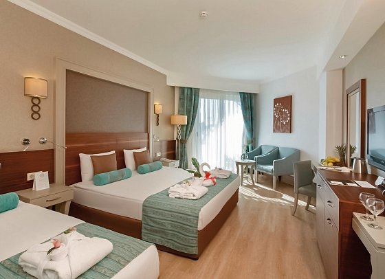 Side Crown Palace - Wohnbeispiel Doppelzimmer Poolblick (Zimmercodierungen DBP & DCP)
