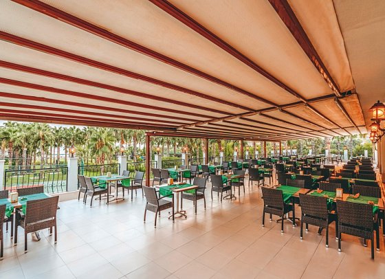 Royal Atlantis Beach