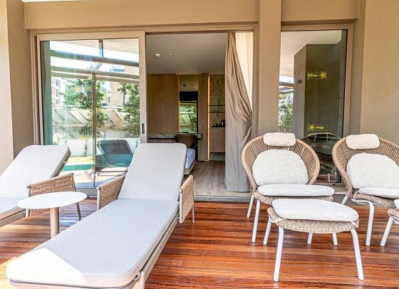 Sentido Serra Resort - Beispiel Terrasse Doppelzimmer Swim-Up (Zimmercodierung DBQ)
