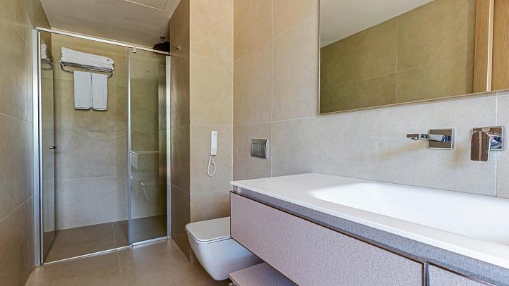 Sentido Serra Resort - Beispiel Bad Doppelzimmer Swim-Up (Zimmercodierung DBQ)