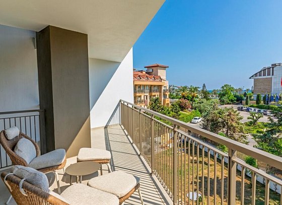 Sentido Serra Resort - Beispiel Terrasse Familienzimmer (Zimmercodierung FB1)