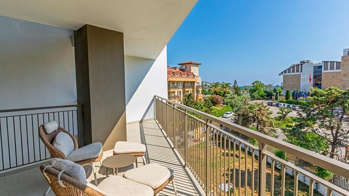 Sentido Serra Resort - Beispiel Terrasse Familienzimmer (Zimmercodierung FB1)