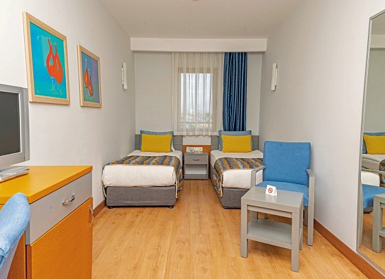 Sunis Hotel Kumköy Beach Resort - Wohnbeispiel Familienzimmer Landblick (Zimmercodierungen FBL & FBM)