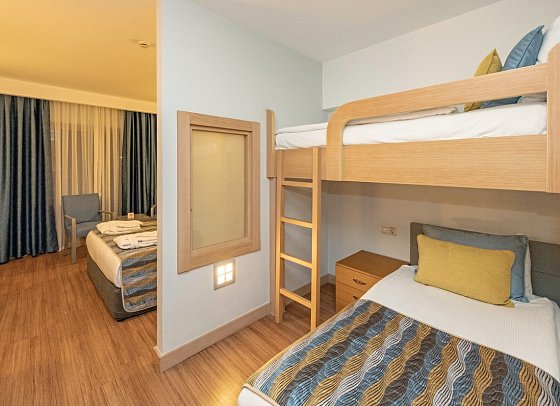 Sunis Hotel Kumköy Beach Resort - Wohnbeispiel Familienzimmer Hauptgebäude Etagenbett (Zimmercodierung FBU)
