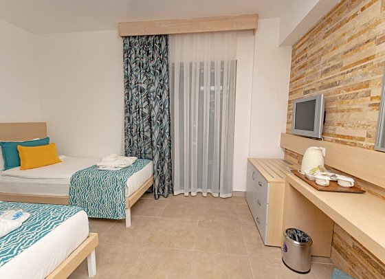 Sunis Hotel Kumköy Beach Resort - Wohnbeispiel Familienzimmer Lake House Poolzugang (Zimmercodierungen FBD & FBP)