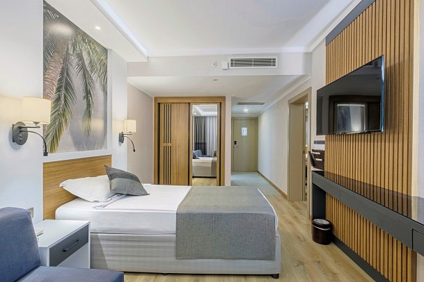 Alba Resort - Wohnbeispiel Familienzimmer Landblick (Zimmercodierung FBL)