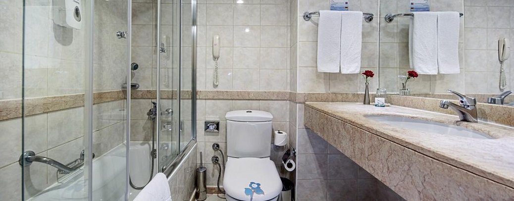 Alba Resort - Beispiel Bad Doppelzimmer seitl. Meerblick (Zimmercodierung DB3)
