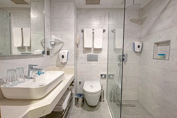 Alba Resort - Beispiel Bad (Zimmercodierungen D1L, DCL, DBM, FDL, FBL, DE1 & DB3)