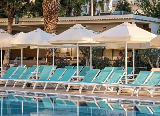 Side Aluna Hotel
