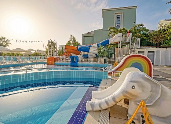 Side Aluna Hotel