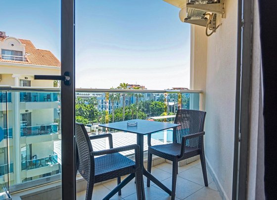 Sultan of Side - Beispiel Balkon (Zimmercodierungen DBL, DCL, FB1, FV1 & FBA)