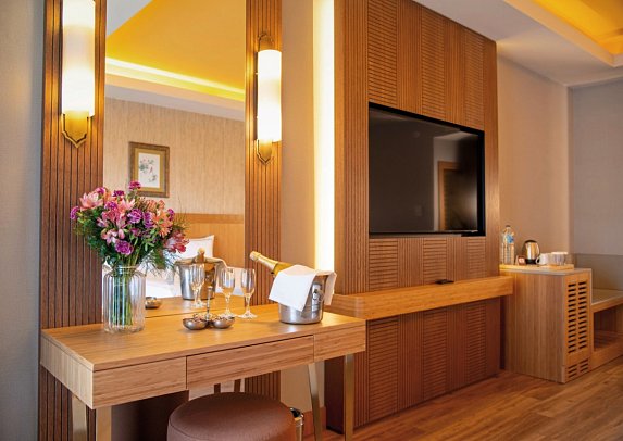 Royal Dragon Hotel - Wohnbeispiel Doppelzimmer Superior Landblick (Zimmercodierungen DSL & DCL)
