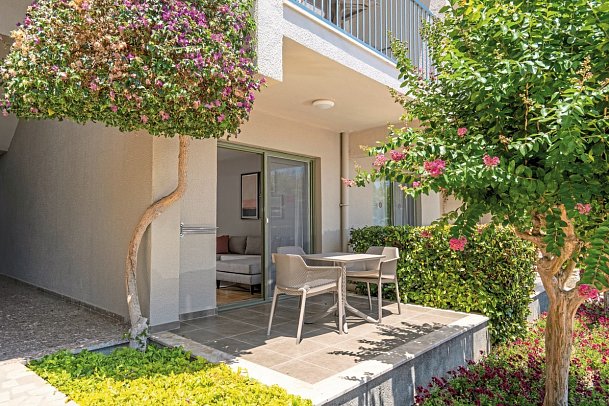 Arum Barut Collection