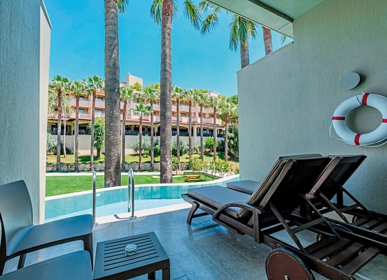 Club Melas Prive - Beispiel Terrasse Doppelzimmer Superior Swim-Up (Zimmercodierung DSQ)