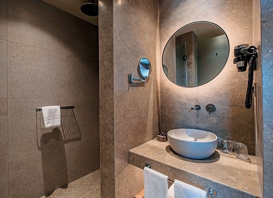 Club Melas Prive - Beispiel Bad Doppelzimmer Superior (Zimmercodierungen DS2 & DC2)