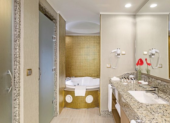 Royal Holiday Palace - Beispiel Bad Suite Deluxe (Zimmercodierung WDL)