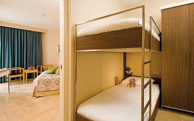 Blue Waters Club - Wohnbeispiel Familienzimmer mit Etagenbett (Zimmercodierung FL1)